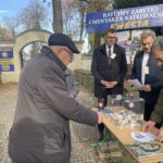 01.11.2022. Sandomierz. Kwesta na cmentarzu katedralnym. / Fot. Grażyna Szlęzak - Radio Kielce