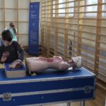 14.11.2022. Działoszyce. Interaktywne eksponaty z Centrum Nauki „Kopernik” w Warszawie w Szkole Podstawowej w Działoszycach / Fot. Marta Gajda-Kruk - Radio Kielce