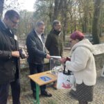 01.11.2022. Sandomierz. Kwesta na cmentarzu katedralnym. / Fot. Grażyna Szlęzak - Radio Kielce