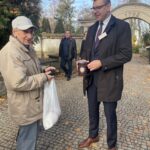 01.11.2022. Sandomierz. Kwesta na cmentarzu katedralnym. / Fot. Grażyna Szlęzak - Radio Kielce