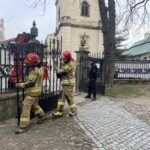 07.11.2022. Sandomierz. Zdjęcie ze szczytu bazyliki katedralnej ozdoby frontonu świątyni. / Fot. Grażyna Szlęzak - Radio Kielce