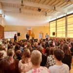 09.11.2022. Sandomierz. Spotkanie Karola Bieleckiego z uczniami szkół podstawowych. / Fot. Grażyna Szlęzak - Radio Kielce