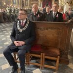 11.11.2022. Sandomierz. Msza za ojczyznę. Na zdjęciu (od lewej): Marcin Marzec -burmistrz Sandomierza, Tomasz Hum - przewodniczący Rady Powiatu Sandomierskiego, Wojciech Czerwiec - przewodniczący Rady Miasta, Starosta sandomierski Marcin Piwnik, Kazimiera Bednarska - radna Sandomierza / Fot. Grażyna Szlęzak - Radio Kielce