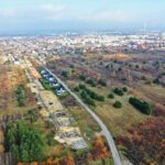 02.11.2022. Kielce. Ulica Białogońska sąsiadująca z Chęcińsko-Kieleckim Parkiem Krajobrazowym / Fot. Jarosław Kubalski – Radio Kielce