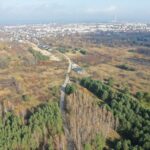 02.11.2022. Kielce. Ulica Białogońska sąsiadująca z Chęcińsko-Kieleckim Parkiem Krajobrazowym / Fot. Jarosław Kubalski – Radio Kielce