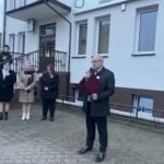 11.11.2022. Osiek. Narodowe Święto Niepodległości. Na zdjęciu (przemawia) Rafał Łysiak - burmistrz Osieka. / Fot. Grażyna Szlęzak - Radio Kielce