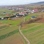 07.11.2022. Porąbki. Miejsce, w którym powstanie nowa droga / Fot. Jarosław Kubalski - Radio Kielce