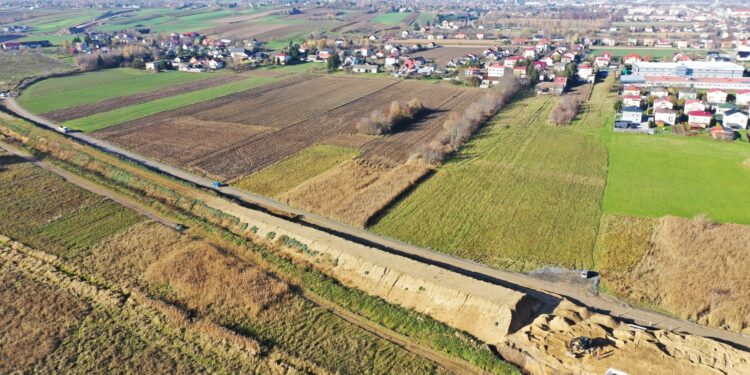 08.11.2022. Ostrowiec Świętokrzyski. Budowa tzw. małej obwodnicy Ostrowca Świętokrzyskiego / Fot. Jarosław Kubalski - Radio Kielce