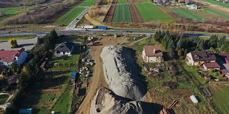 08.11.2022. Ostrowiec Świętokrzyski. Budowa tzw. małej obwodnicy Ostrowca Świętokrzyskiego / Fot. Jarosław Kubalski - Radio Kielce