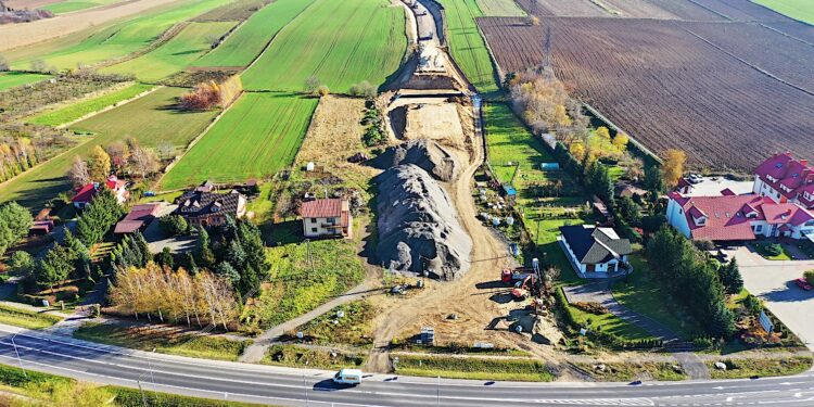 08.11.2022. Ostrowiec Świętokrzyski. Budowa tzw. małej obwodnicy Ostrowca Świętokrzyskiego / Fot. Jarosław Kubalski - Radio Kielce