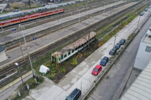 14.11.2022. Kielce. Spalony wagon na dworcu PKP / Fot. Jarosław Kubalski - Radio Kielce