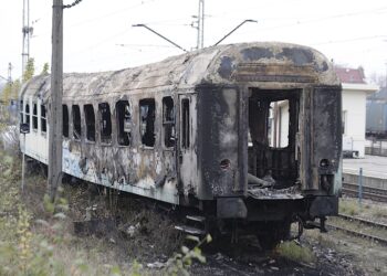 14.11.2022. Kielce. Spalony wagon na dworcu PKP / Fot. Jarosław Kubalski - Radio Kielce