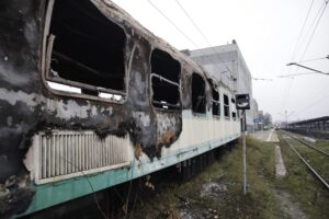 14.11.2022. Kielce. Spalony wagon na dworcu PKP / Fot. Jarosław Kubalski - Radio Kielce