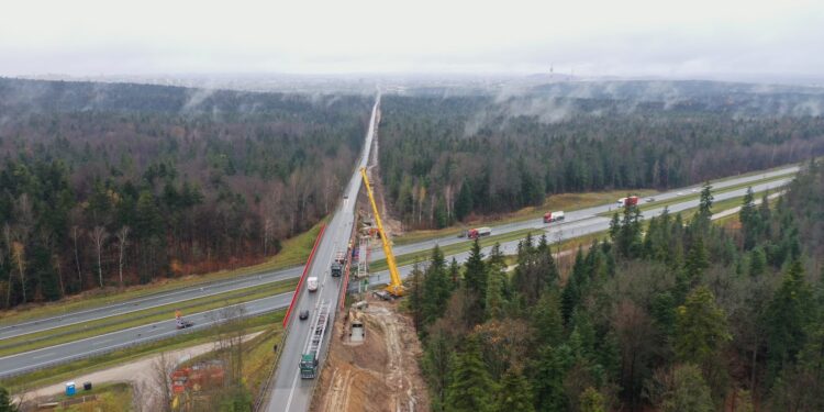 16.11.2022. Kielce. Kładka na trasie S7 / Fot. Jarosław Kubalski - Radio Kielce