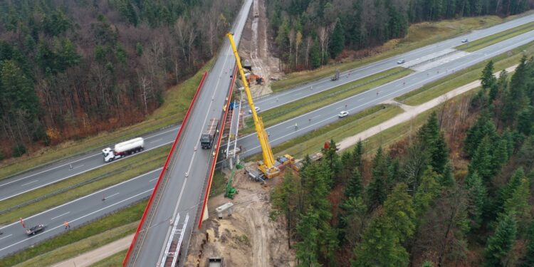 16.11.2022. Kielce. Kładka na trasie S7 / Fot. Jarosław Kubalski - Radio Kielce