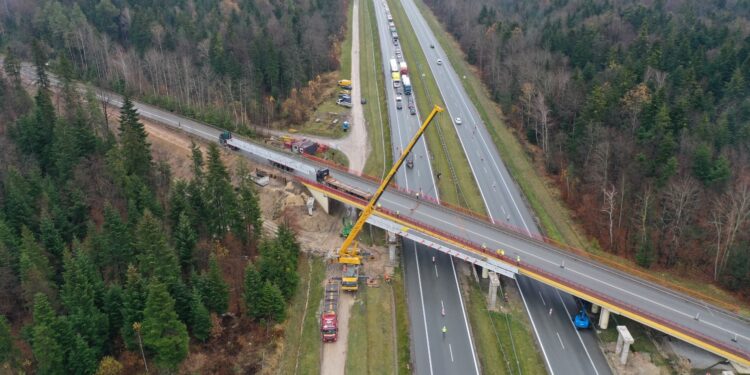 16.11.2022. Kielce. Kładka na trasie S7 / Fot. Jarosław Kubalski - Radio Kielce