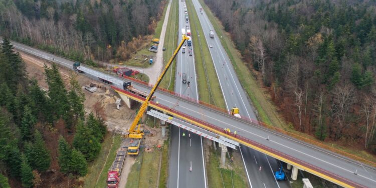 16.11.2022. Kielce. Kładka na trasie S7 / Fot. Jarosław Kubalski - Radio Kielce