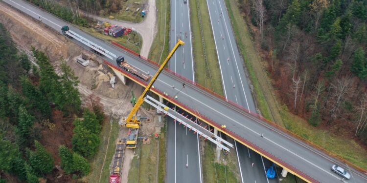 16.11.2022. Kielce. Kładka na trasie S7 / Fot. Jarosław Kubalski - Radio Kielce