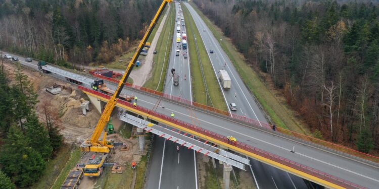 16.11.2022. Kielce. Kładka na trasie S7 / Fot. Jarosław Kubalski - Radio Kielce