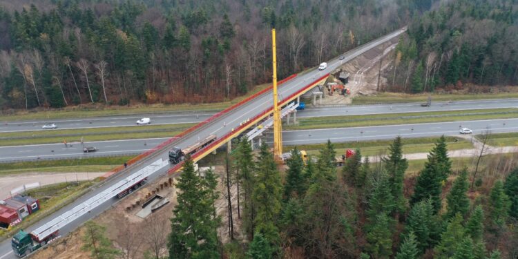 16.11.2022. Kielce. Kładka na trasie S7 / Fot. Jarosław Kubalski - Radio Kielce