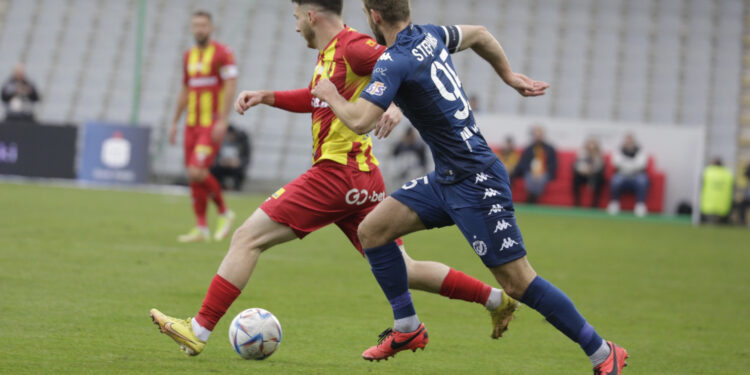 12.11.2022. Kielce. Mecz 17. kolejki PKO BP Ekstraklasy Korona Kielce - Widzew Łódź. / Fot. Jarosław Kubalski - Radio Kielce