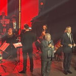 11.11.2022. Kielce, WDK. Koncert „Wyśpiewać Niepodległość”. Przemawia poseł Krzysztof Lipiec. / Fot. Michał Kita - Radio Kielce