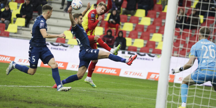 12.11.2022. Kielce. Mecz 17. kolejki PKO BP Ekstraklasy Korona Kielce - Widzew Łódź. / Fot. Jarosław Kubalski - Radio Kielce