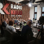 28.11.2022. Studio Polityczne Radia Kielce. / Fot. Wiktor Taszłow - Radio Kielce