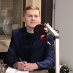 28.11.2022. Studio Polityczne Radia Kielce. Na zdjęciu: Łukasz Wasilewski - Koalicja Ruch Narodowy / Fot. Wiktor Taszłow - Radio Kielce