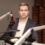 28.11.2022. Studio Polityczne Radia Kielce. Na zdjęciu: Mateusz Kołodziejczyk - Polskie Stronnictwo Ludowe - Koalicja Polska. / Fot. Wiktor Taszłow - Radio Kielce