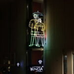 29.11.2022. Kielce. Neon na budynku Kieleckiego Centrum Kultury. / Fot. Wiktor Taszłow - Radio Kielce