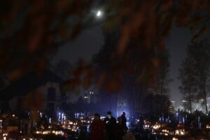 01.11.2022. Kielce. Cmentarz na Piaskach. / Fot. Wiktor Taszłow - Radio Kielce