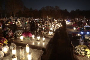 01.11.2022. Kielce. Cmentarz na Piaskach. / Fot. Wiktor Taszłow - Radio Kielce