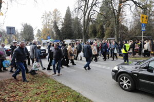 01.11.2022. Kielce. Wszystkich Świętych. Cmentarze / Fot. Wiktor Taszłow - Radio Kielce