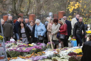 01.11.2022. Kielce. Wszystkich Świętych. Cmentarze / Fot. Wiktor Taszłow - Radio Kielce