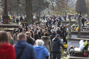 01.11.2022. Kielce. Wszystkich Świętych. Cmentarze / Fot. Wiktor Taszłow - Radio Kielce