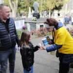 Kielce. Wszystkich Świętych. Cmentarz Stary. Kwesta na rzecz hospicjum / Fot. Wiktor Taszłow - Radio Kielce