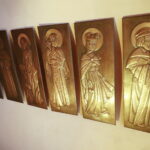 02.11.2022. Kielce. Modlitwa w podziemnej krypcie bazyliki katedralnej. / Fot. Wiktor Taszłow - Radio Kielce