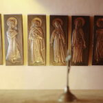 02.11.2022. Kielce. Modlitwa w podziemnej krypcie bazyliki katedralnej. / Fot. Wiktor Taszłow - Radio Kielce