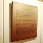 02.11.2022. Kielce. Modlitwa w podziemnej krypcie bazyliki katedralnej. / Fot. Wiktor Taszłow - Radio Kielce