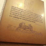 02.11.2022. Kielce. Modlitwa w podziemnej krypcie bazyliki katedralnej. / Fot. Wiktor Taszłow - Radio Kielce