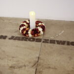 02.11.2022. Kielce. Modlitwa w podziemnej krypcie bazyliki katedralnej. / Fot. Wiktor Taszłow - Radio Kielce