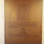 02.11.2022. Kielce. Modlitwa w podziemnej krypcie bazyliki katedralnej. / Fot. Wiktor Taszłow - Radio Kielce