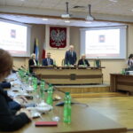 03.11.2022. Kielce. Podpisanie umowy na projekt korepetycji i dodatkowych zajęć dla uczniów szkół średnich / Fot. Wiktor Taszłow - Radio Kielce