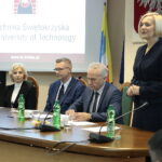 03.11.2022. Kielce. Podpisanie umowy na projekt korepetycji i dodatkowych zajęć dla uczniów szkół średnich. Na zdjęciu (od lewej): prof. Dorota Kozieł - prorektor UJK do spraw, Bogdan Wenta - prezydent Kielc, prof. Zbigniew Koruba - rektor Politechniki Świętokrzyskiej, Renata Janik - wicemarszałek województwa świętokrzyskiego / Fot. Wiktor Taszłow - Radio Kielce