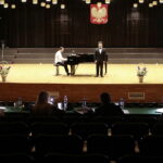 03.11.2022. Kielce. Zespół Państwowych Szkół Muzycznych im. Ludomira Różyckiego. X Ogólnopolski Konkurs Wokalny im. Krystyny Jamroz. Na zdjęciu (śpiewa): Adrian Golemiec - ZPSM w Bochni. / Fot. Wiktor Taszłow - Radio Kielce