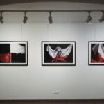 Artyści stworzyli swoją własną „Definicję przestrzeni” - Radio Kielce 06.11.2022. Kielce. BWA. Wystawa zdjęć Krzysztofa Zająca "Biało-Czerwona" / Fot. Wiktor Taszłow - Radio Kielce