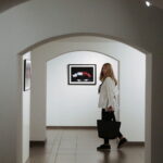 Artyści stworzyli swoją własną „Definicję przestrzeni” - Radio Kielce 06.11.2022. Kielce. BWA. Wystawa zdjęć Krzysztofa Zająca "Biało-Czerwona" / Fot. Wiktor Taszłow - Radio Kielce