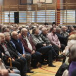 05.11.2022. Sandomierz. Szkoła Podstawowa nr 4. Spotkanie Donalda Tuska z mieszkańcami / Fot. Wiktor Taszłow - Radio Kielce