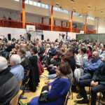 05.11.2022. Sandomierz. Szkoła Podstawowa nr 4. Spotkanie Donalda Tuska z mieszkańcami / Fot. Wiktor Taszłow - Radio Kielce